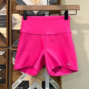 ALO Yoga High Waist Shorts - Vibrant Pink